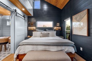 1 bedroom, desk, free WiFi, bed sheets - Hot Tub, Soaking Tub, Romantic, Close 2 Town, Pets, Vacana Pine & Bow (Broken Bow)