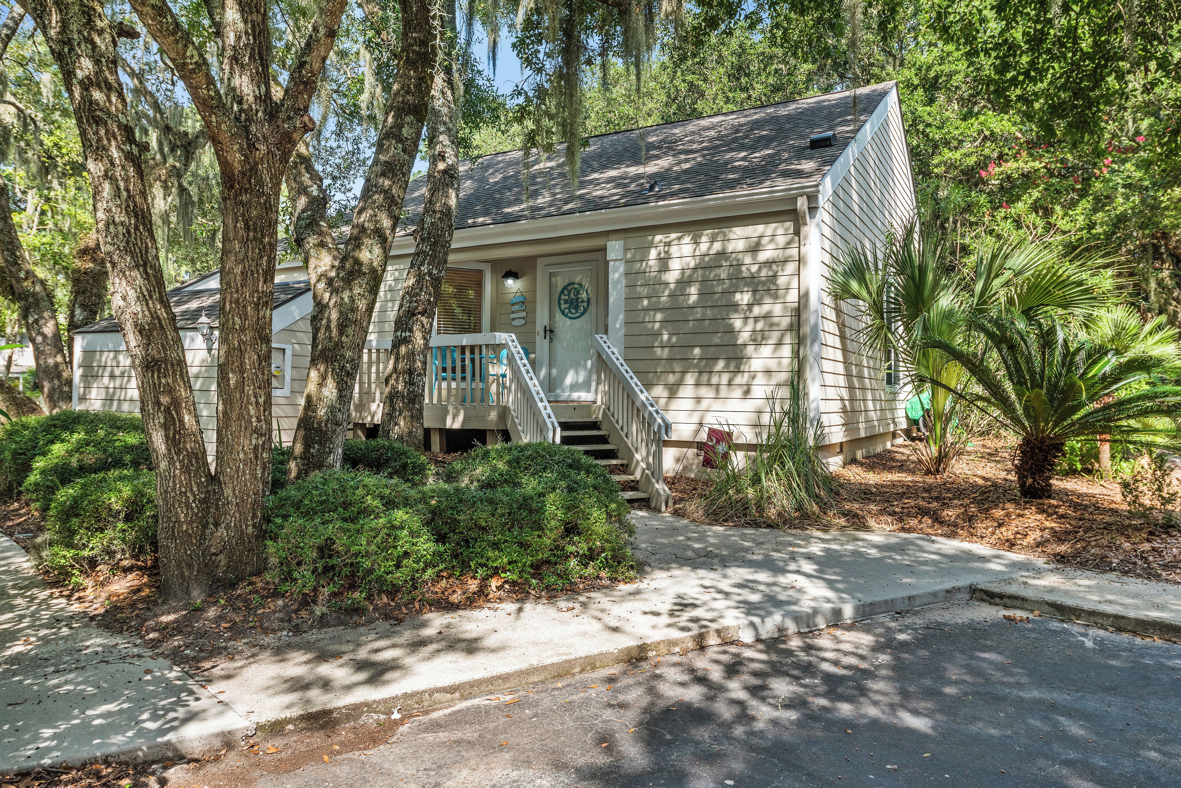Updated 2BR+/2BA Villa With Golf Course View!  Dog Friendly! Amenity Cards Included!