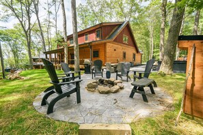 Terrace/patio - Foxcroft: New, Lake Access w. Dock Slip, Hot Tub, Pool Table (Oakland)