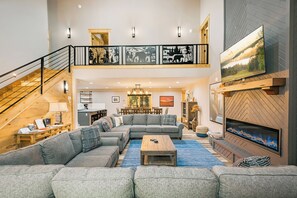 Smart TV, fireplace, video games - Foxcroft: New, Lake Access w. Dock Slip, Hot Tub, Pool Table (Oakland)