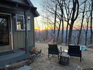 Terrace/patio - COZY CABIN. One room cabin with loft. Great sunsets & river view before Spring! (Great Cacapon)