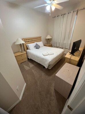 5 bedrooms, desk, iron/ironing board, WiFi