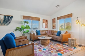 Televisión, videojuegos, mesa de ping pong