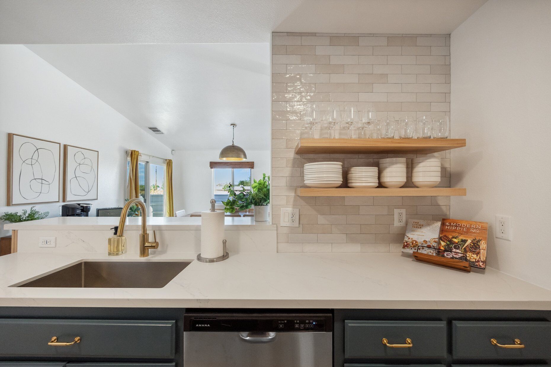 المنشأة من الداخل