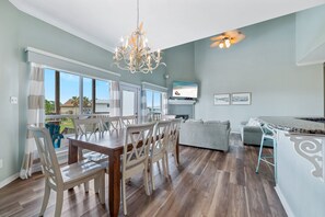 Interior - LARGE WATERFRONT HOUSE IN GULF SHORES, CLOSE TO EVERYTHING (Gulf Shores)
