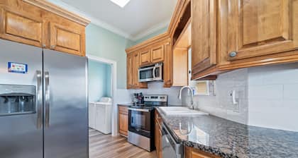 LARGE WATERFRONT HOUSE IN GULF SHORES, CLOSE TO EVERYTHING