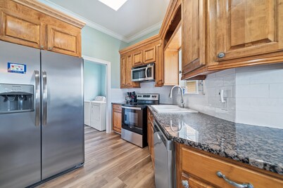 LARGE WATERFRONT HOUSE IN GULF SHORES, CLOSE TO EVERYTHING