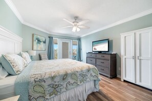 5 bedrooms, iron/ironing board, free WiFi, bed sheets - LARGE WATERFRONT HOUSE IN GULF SHORES, CLOSE TO EVERYTHING (Gulf Shores)