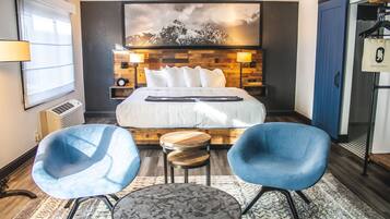 1 habitación, caja de seguridad en la habitación y escritorio