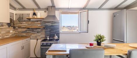 Réfrigérateur, four, plaque de cuisson