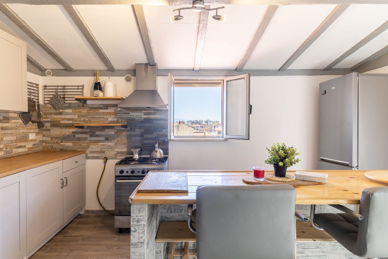 Kühlschrank, Ofen, Herdplatte, Wasserkocher