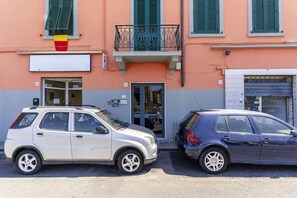 Exterior - Typical Livorno Apartment With Covered Terrace! (Livorno)