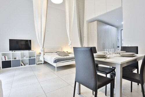 GuestHost - Salerno Bright & Comfortable Studio
