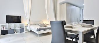 GuestHost - Salerno Bright & Comfortable Studio