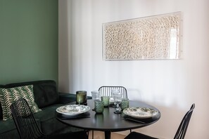 Dining - Appartement Aulne - Welkeys (Paris)