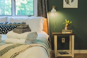4 habitaciones, tabla de planchar con plancha, wifi y ropa de cama 