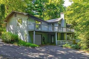 Exterior - Amazing Lakefront Family Retreat Connestee Falls (Brevard)