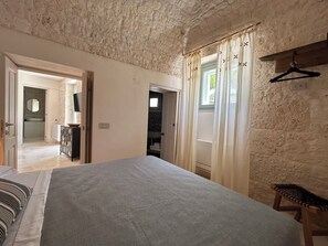 3 chambres, bureau, Wi-Fi gratuit, draps fournis