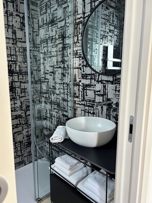 Shower, hair dryer, bidet, towels - Charming suites among trulli in the heart of Alberobello (Alberobello)