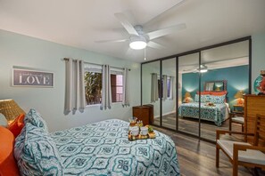 1 dormitori, escriptori, planxa i posts de planxar i wifi 