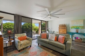 TV, books - Gorgeous Remodel, BEST location! KAKC206 (Kihei)
