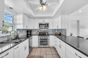 Fridge, microwave, oven, stovetop - Home w/ Pool - Near IMG, UTC, Airport, Beaches (Sarasota)