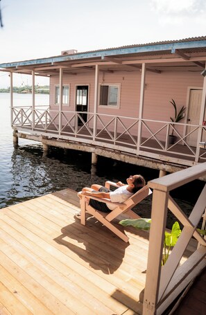 Terrace/patio - LA Caribeña: Casa Sobre el Mar - Habitación 3 (Bocas del Toro)