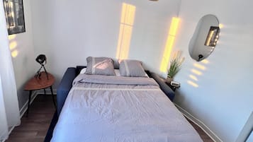 Bureau, fer et planche Ă  repasser, Wi-Fi, draps fournis