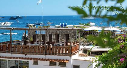 Luxurious Beach House with AC in Capri. Stunning views & steps from the beach