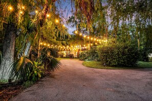 Property grounds - Cozy w/ IMAX Theater,Heated Pool,Spa! Close to Paradise Sports Complex (Naples)