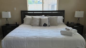 3 Schlafzimmer, Schreibtisch, Bügeleisen/Bügelbrett, WLAN