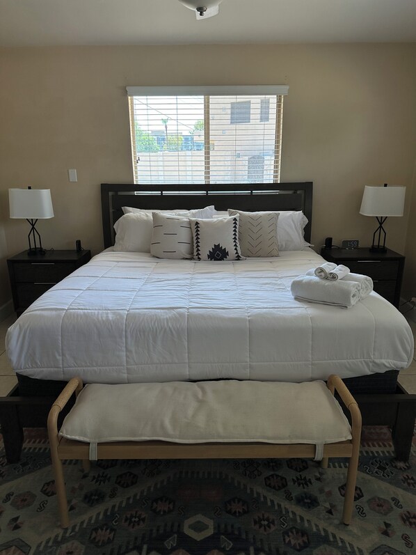 3 bedrooms, desk, iron/ironing board, WiFi - NEW Old Town Oasis, Putting Green, Walk to Downtown (Scottsdale)