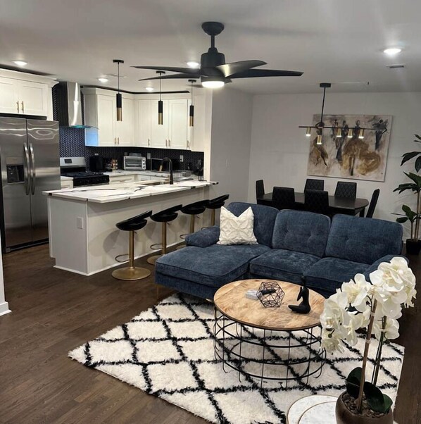 Interior - Renovated modern style 3-bedroom home. Enjoy your stay! (Atlanta)