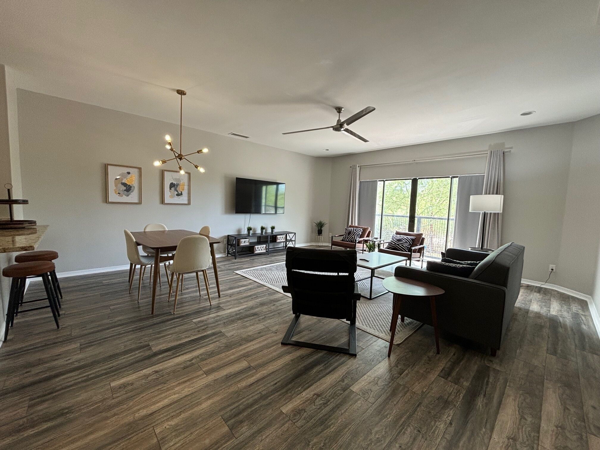 Modern 3 Story 3 En-suite Bed-Bath & Rooftop deck