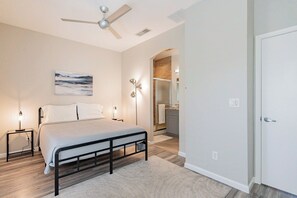 3 bedrooms, desk, iron/ironing board, WiFi - Unique 3 Story, 3 En-suite, Garage & Rooftop deck (Phoenix)