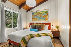 5 Schlafzimmer, Schreibtisch, Bügeleisen/Bügelbrett, Reisekinderbett