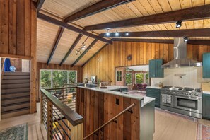 冰箱、微波炉、烤箱、炉灶