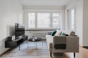 TV, stereo - Blueground | Iselin, balcony, elev, w/d (Basel)