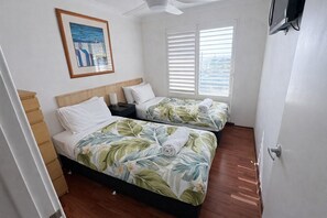2 quartos, ferros/tábuas de passar roupa, acesso à internet