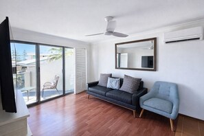 TV - Scarborough Beach Front Resort - Shell Thirteen (Scarborough)