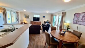 Interior - Sandcastles at the Beach – Outstanding Location! (Scarborough)