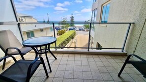 Terrace/patio - Sandcastles at the Beach – Outstanding Location! (Scarborough)