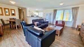 TV - Sandcastles at the Beach – Outstanding Location! (Scarborough)