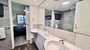 Hair dryer, towels - Sandcastles at the Beach – Outstanding Location! (Scarborough)