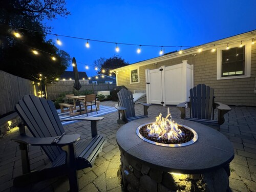 Walk to Wychmere, Beach & Downtown Harwich - Firepit, Fenced Yard & AC!