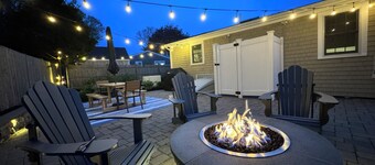 Walk to Wychmere, Beach & Downtown Harwich - Firepit, Fenced Yard & AC!