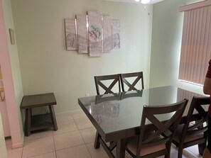 Dining - Cozy 2-bedroom condo in amazing St. Pete Beach with AC. No pets allowed (St. Pete Beach)