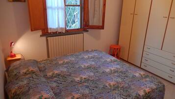 5 bedrooms, iron/ironing board, free WiFi, bed sheets