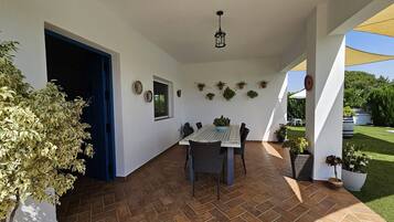 屋外ダイニングエリア