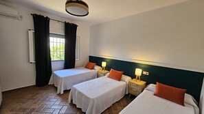 2 slaapkamers, een strijkplank/strijkijzer, gratis wifi, beddengoed